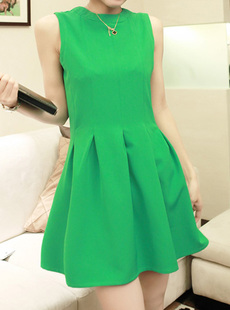 2013新款韩版下摆褶皱纯色背心裙无袖显瘦连衣裙