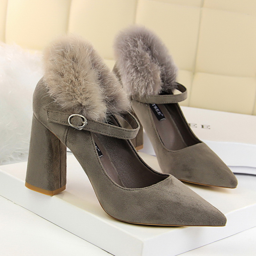 828-5 European and American fashion elegant dinner with suede shoes thick with high light pointed mouth rabbit hair one