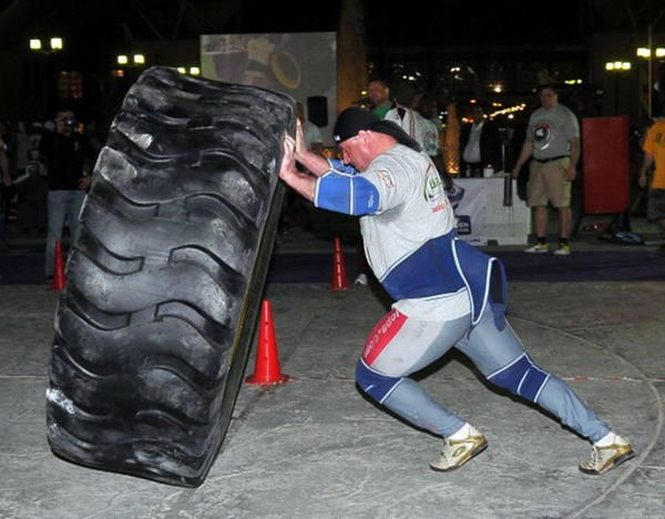 体能训练健身轮胎大力士爆发力耐力体能训练锤击翻转健身轮胎