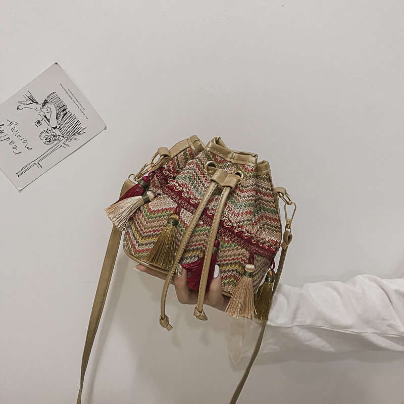 กระเป๋า 桶包2020夏天新款时尚编织流苏包仙小迷你女夏天上新小包包运动包  