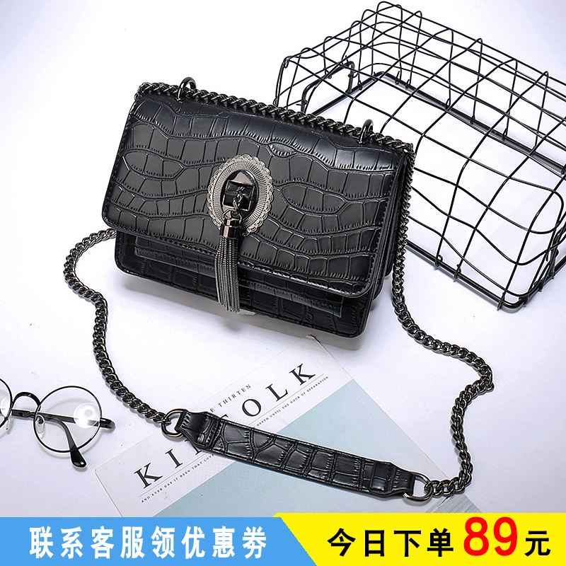 sac féminin 2019 nouveau mode chaîne en métal gland han édition de la personnalité d'un cuir à bandoulière messenger petit carré sac de dames sac féminin 2019 nouveau mode chaîne en métal gland han édition de la personnalité d'un cuir à bandoulière messenger petit carré sac de dames