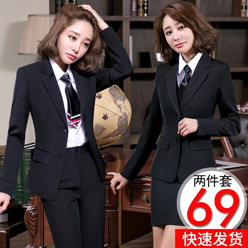usure formelle femelle costume de costume petit tailleur féminin collège aux élèves d'interviewer l'usure de l'entreprise de vêtements pour femmes costume outillage trois-pièces usure formelle femelle costume de costume petit tailleur féminin collège aux élèves d'interviewer l'usure de l'entreprise de vêtements pour femmes costume outillage trois-pièces
