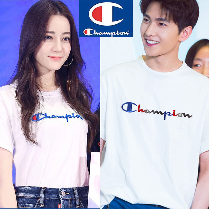cursive logo manches courtes t-shirt marée japonais de la marque brodé champion de la couleur véritable tremblement de sons super feu d'hommes et de femmes le même paragraphe couples cursive logo manches courtes t-shirt marée japonais de la marque brodé champion de la couleur véritable tremblement de sons super feu d'hommes et de femmes le même paragraphe couples