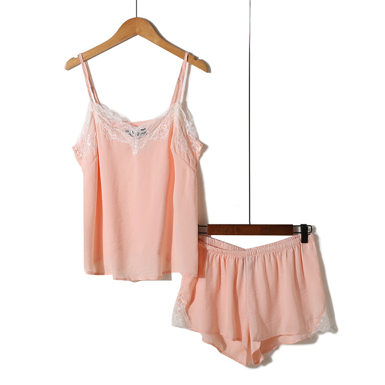 ชุดนอน 夏季新款修身显瘦蕾丝花边吊带小衫+松紧腰短裤套装睡衣女两件套  