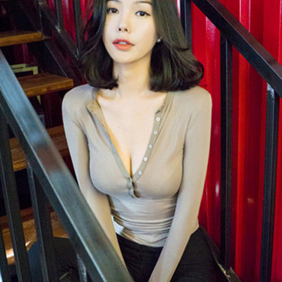 秋冬韩版弹力紧身显瘦深V领低胸上衣女长袖T恤百搭性感纽扣打底衫-淘宝网