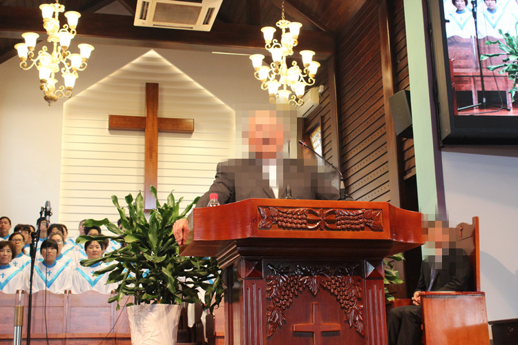 拿撒勒木匠基督教实木讲台教堂牧师讲桌十字架演讲台12001型9653107cm