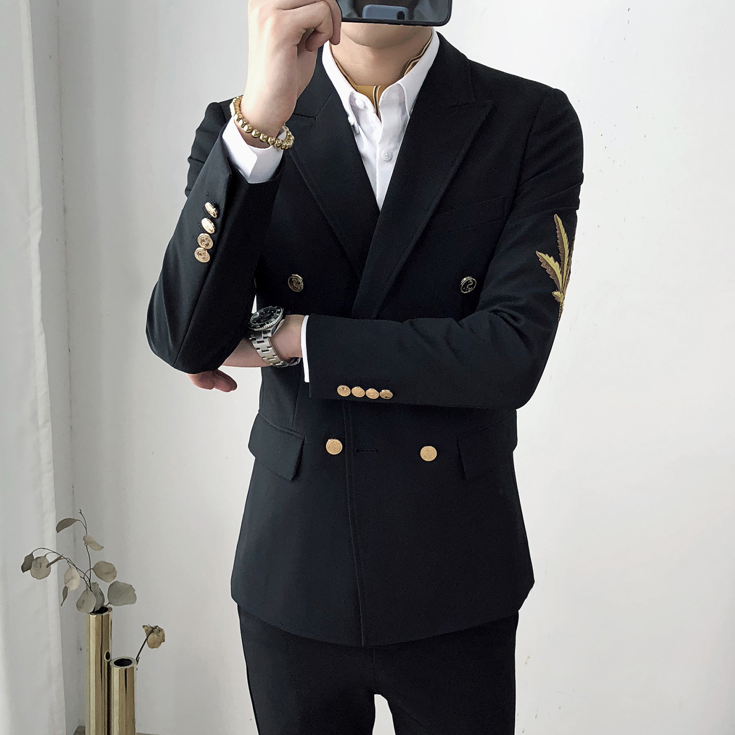 styliste de cheveux convient à des hommes de la personnalité de la version coréenne de slim fit logo brodé de deux pièces soirée double-breasted veste de costume de mariage styliste de cheveux convient à des hommes de la personnalité de la version coréenne de slim fit logo brodé de deux pièces soirée double-breasted veste de costume de mariage