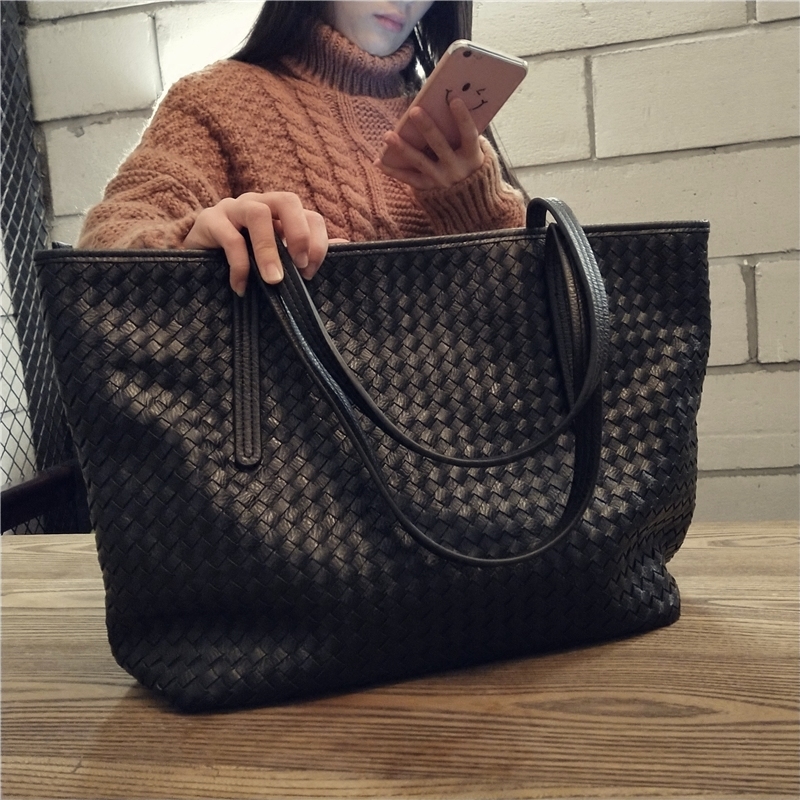 de hong kong à 2018, c'est la nouvelle tressé unique d'épaule de femmes de sac fourre-tout en cuir véritable femme sac han édition joker minimaliste portable grand sac rétro de hong kong à 2018, c'est la nouvelle tressé unique d'épaule de femmes de sac fourre-tout en cuir véritable femme sac han édition joker minimaliste portable grand sac rétro