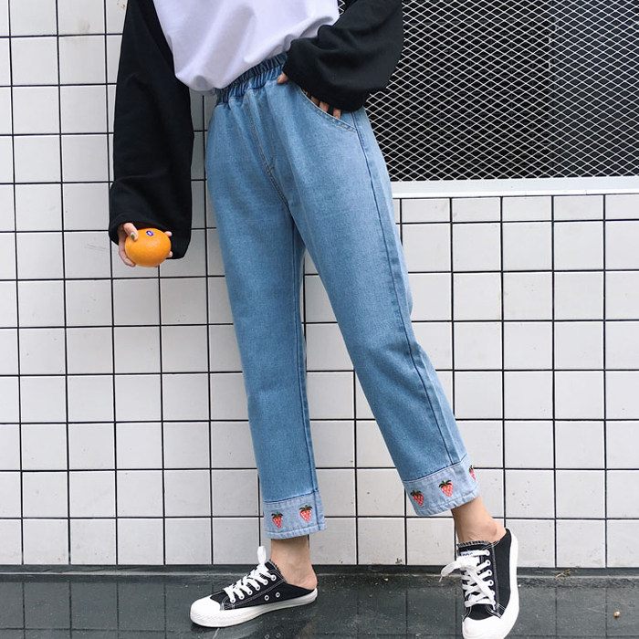秋鼕女裝新款韓版顯瘦直筒褲松緊腰九分褲草莓刺繡百搭牛仔褲學生
