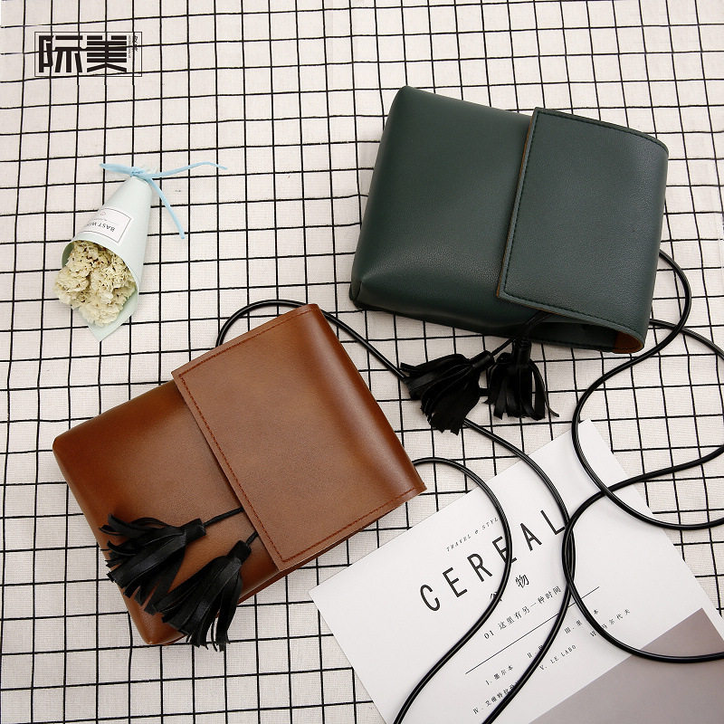 กระเป๋า 包包2020春季新款流苏斜跨小包韩版简约百搭迷你水桶包女士单肩包  