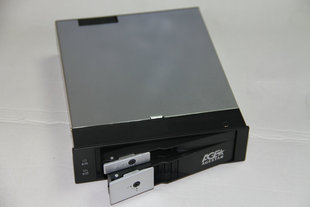 台湾AGESTAR SMRP2 2.5/3.5寸光驱位硬盘抽拉架 抽取盒 带灯带锁