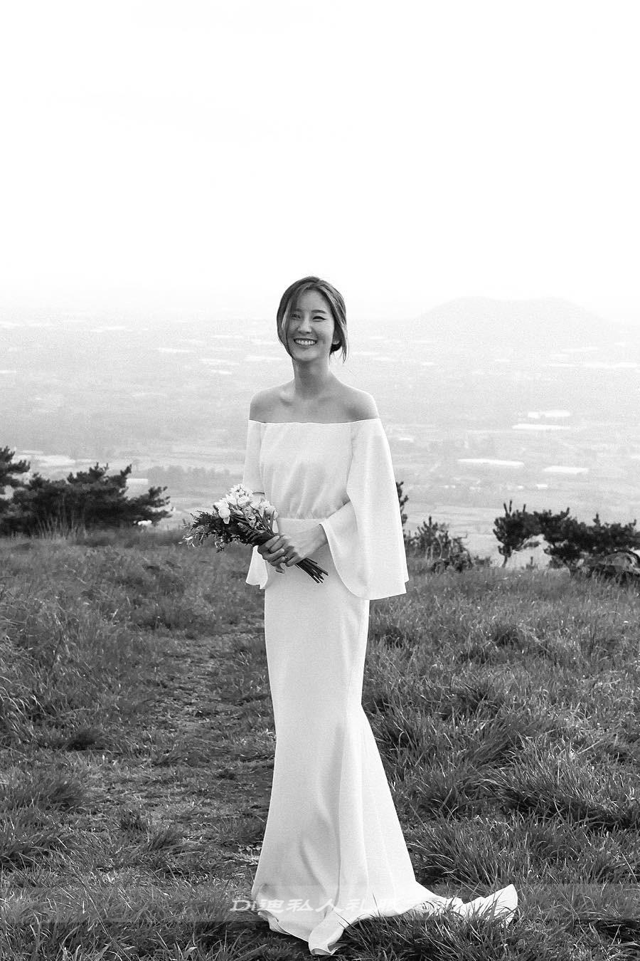 la lumière de robe de mariée en 2019 est un nouveau hors-la-épaule manches trompette simple mot d'épaule longue nouvelle de mariée robes de mariée en voyage de tirer sur la porte de la laine la lumière de robe de mariée en 2019 est un nouveau hors-la-épaule manches trompette simple mot d'épaule longue nouvelle de mariée robes de mariée en voyage de tirer sur la porte de la laine