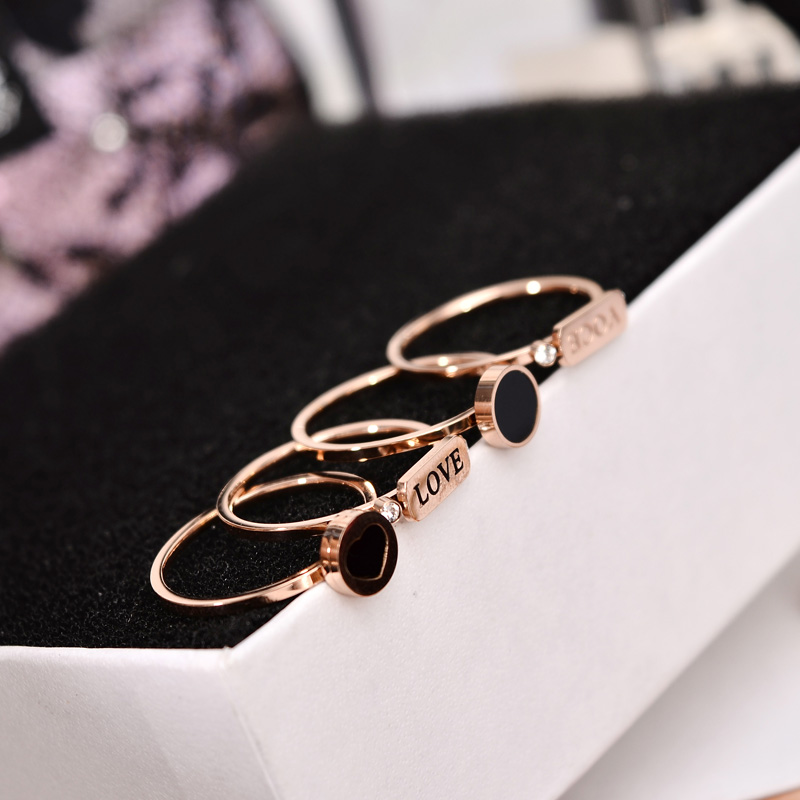 le japonais et le coréen version de la mode de la personnalité mix and match de bague femelle de tendances de l'indice de bague de bague en titane acier plaqué or rose européens et américains bijoux le japonais et le coréen version de la mode de la personnalité mix and match de bague femelle de tendances de l'indice de bague de bague en titane acier plaqué or rose européens et américains bijoux