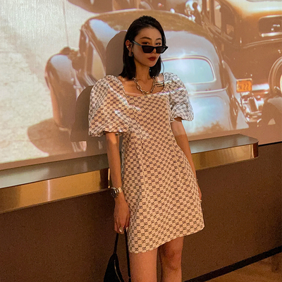 标题优化:CME2021夏季韩版新款泡泡袖方领法式复古设计感小众连衣裙女短裙