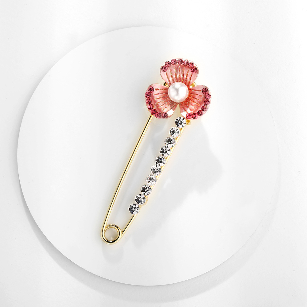 coréen de style en alliage de diamant broche de la personnalité joker fleurs de perles corsage grand pin spot coréen de style en alliage de diamant broche de la personnalité joker fleurs de perles corsage grand pin spot