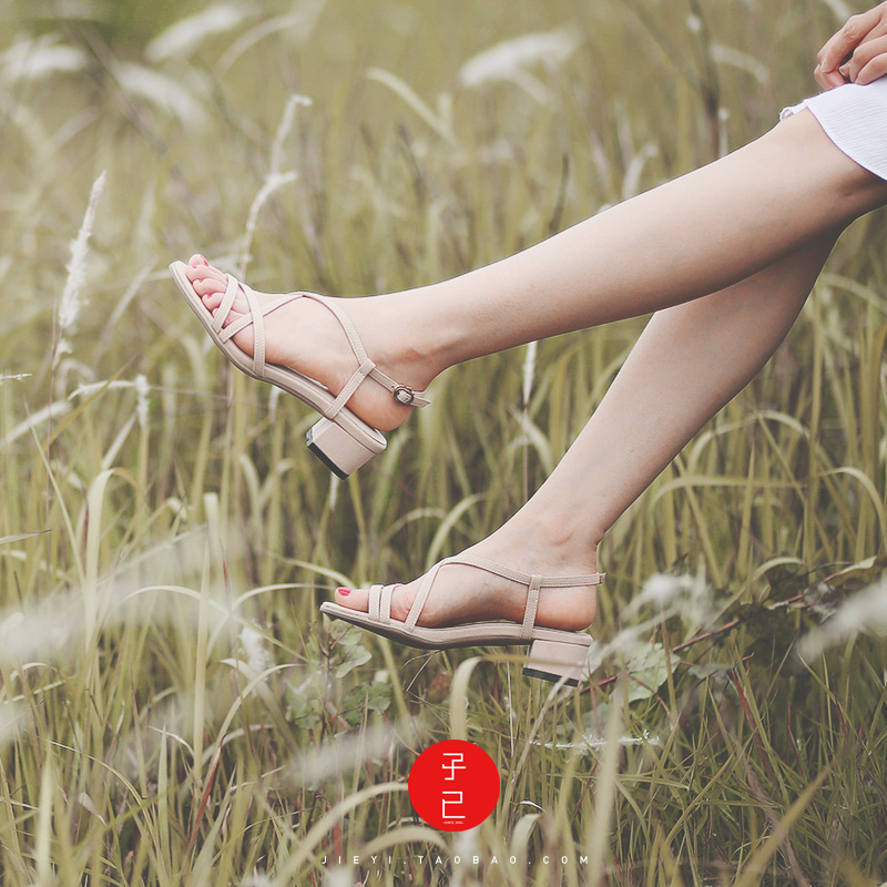 les larves ont été le printemps et l'été nouveau milieu de talon sandales femmes romaine simplicité vintage bracelet chunky talon orteil ouvert creux chaussures de sport les larves ont été le printemps et l'été nouveau milieu de talon sandales femmes romaine simplicité vintage bracelet chunky talon orteil ouvert creux chaussures de sport