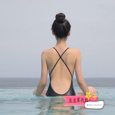 代购大喜庆网红同款黑色显瘦露背性感连体温泉泳衣小胸聚拢死库水-淘宝网