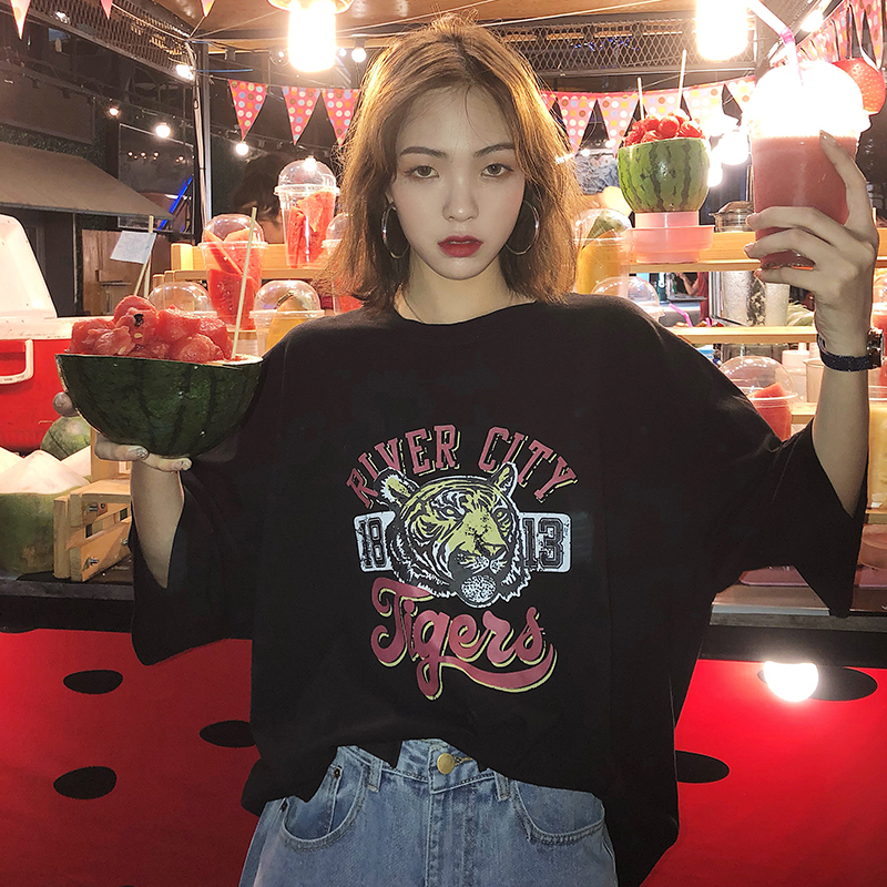 2019 été, des nouvelles marchandises européennes grande édition lâche kong saveur vent ins marée à manches courtes t-shirt femme super feu cec chemisier t-shirt 2019 été, des nouvelles marchandises européennes grande édition lâche kong saveur vent ins marée à manches courtes t-shirt femme super feu cec chemisier t-shirt