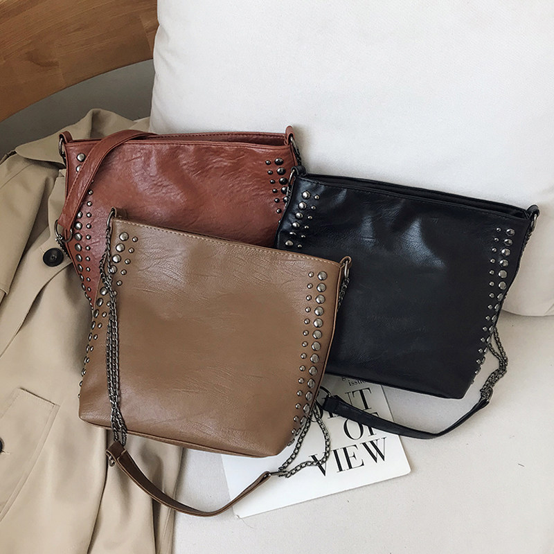 กระเป๋า 单肩包女大包包2019新款潮韩版百搭斜挎包铆钉链条包大容量水桶包  