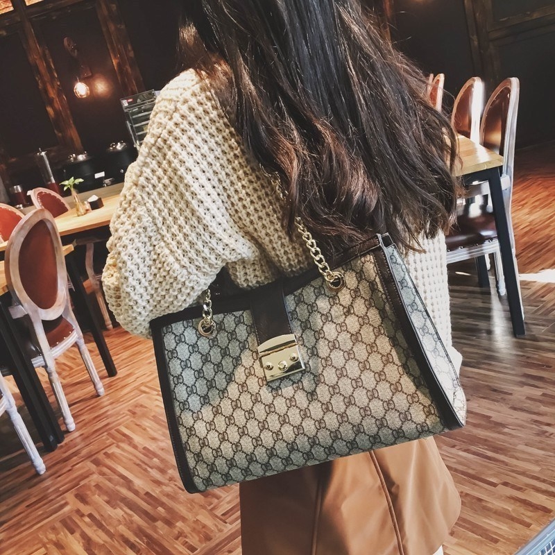 hong kong véritable fourre-tout 2018 nouvelle grande capacité fourre-tout grand sac en cuir de mode de sac d'épaule de la chaîne de femme sac hong kong véritable fourre-tout 2018 nouvelle grande capacité fourre-tout grand sac en cuir de mode de sac d'épaule de la chaîne de femme sac