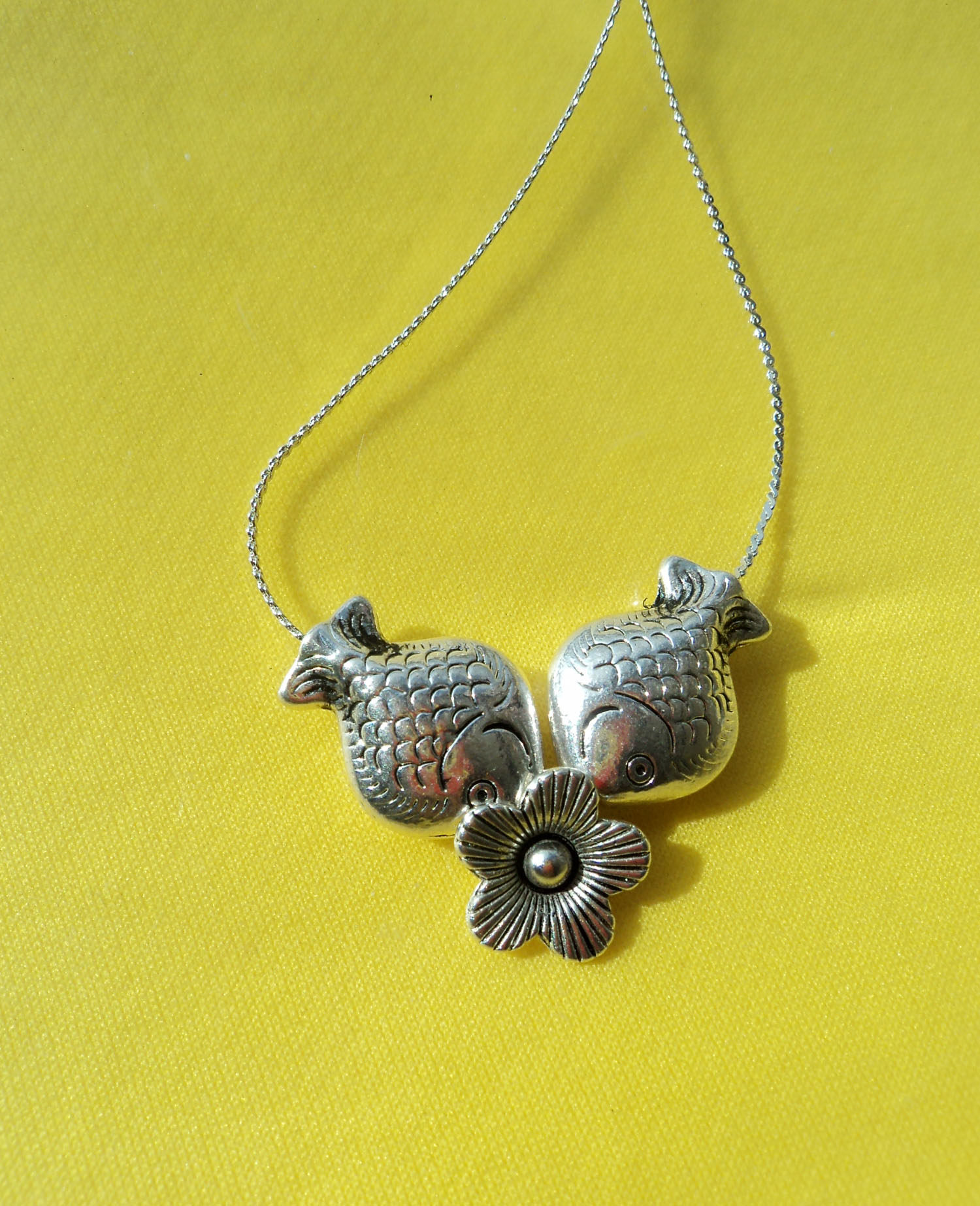 云南民族风亲吻鱼藏银配饰吊坠女生苗银短款锁骨项链批发xl080夏