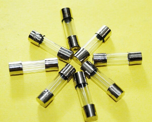 5*20 玻璃 保险管 5a 一盒100只 0.2元一个 一盒更实惠!