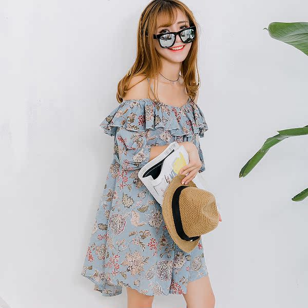 峪momo夏季新款一字领露肩吊带棉麻连衣裙荷叶边碎花短裙沙滩裙