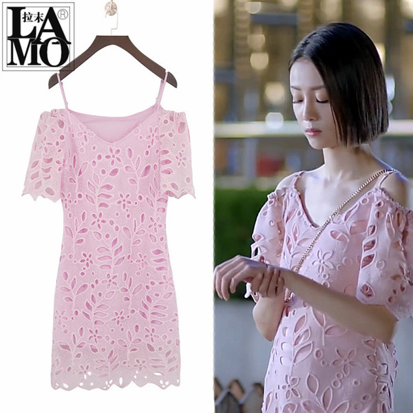 漂亮的李慧珍李溪芮夏乔明星同款女17春夏新粉色镂空一字肩连衣裙
