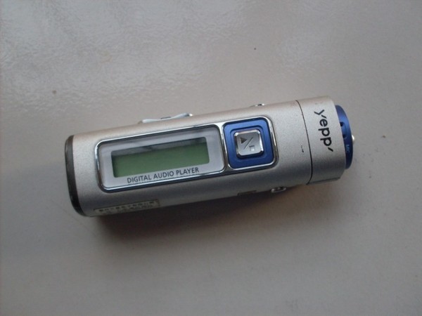 包邮三星mp3 yp-55 经典带fm收音录音笔 装电池128m srs好音质 蓝