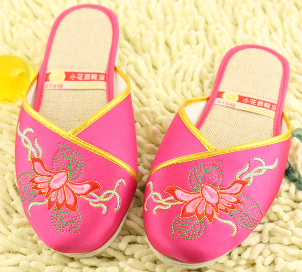 绣花鞋民族风手工千层底平跟绸缎面玫红色女拖鞋圆头布鞋婚鞋101