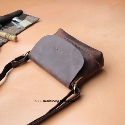 原创设计斜挎包 疯马皮头层牛皮单肩斜跨包日式 复古真皮男包斜跨