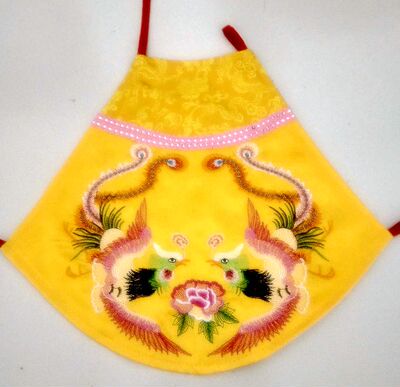 肚兜儿童宝宝婴儿女童红黄双层肚兜缎面刺绣双凤肚兜真人实拍特价