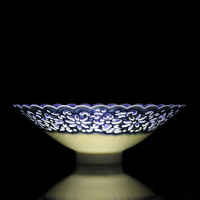 台湾李存仁 存仁堂 手绘仿古青花菊瓣镂空碗(17公分)收藏佳作