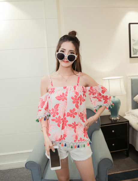 春夏新款女装性感露肩一字领印花吊带雪纺衫女甜美流苏中袖上衣潮