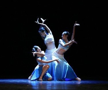 喜水三人舞舞蹈演出服傣族舞蹈表演服装舞台演出服装专业定做