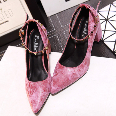 2015秋新款欧美尖头高跟鞋粗跟柳钉一字扣单