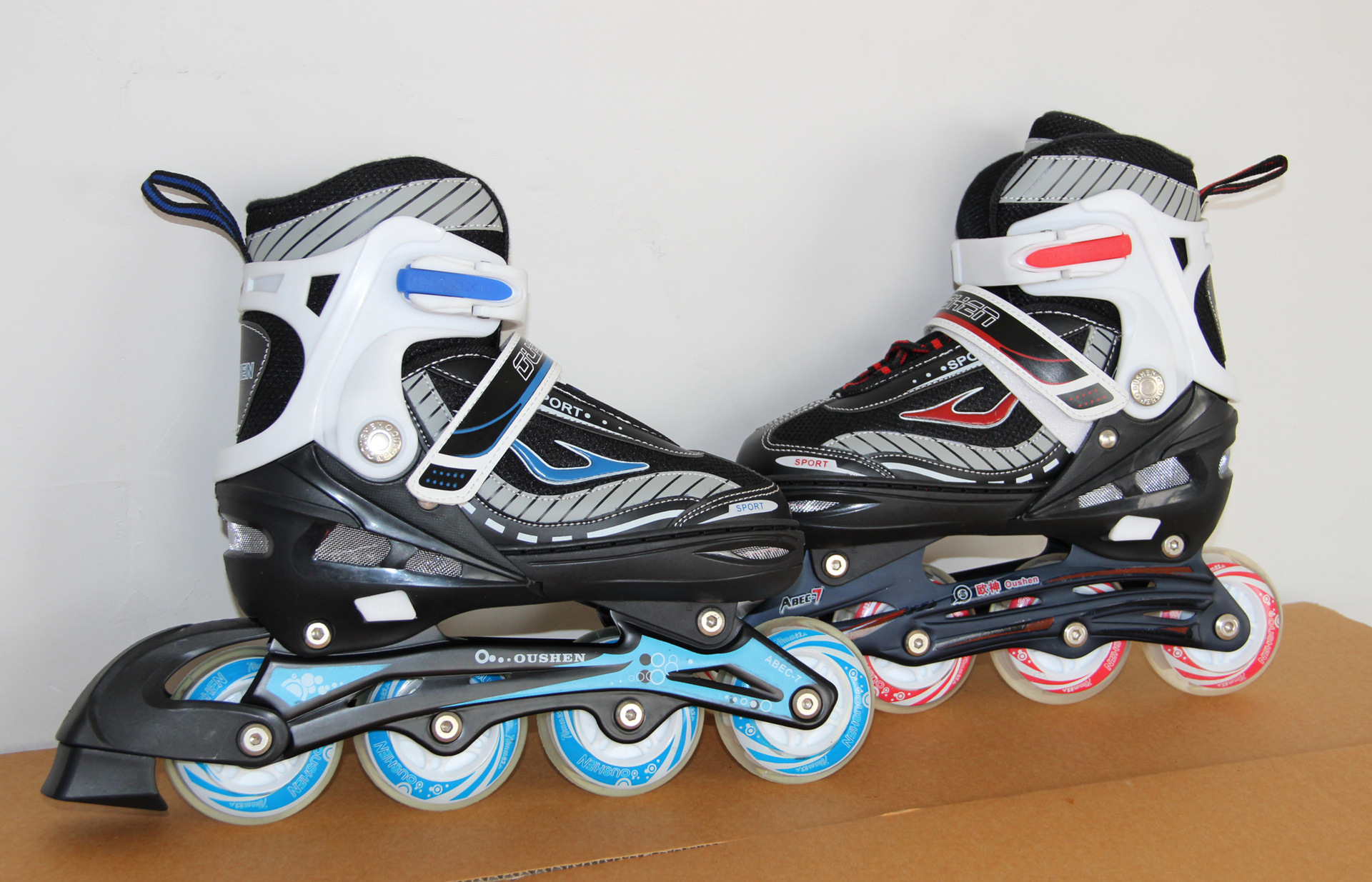 成人 轮滑鞋溜冰鞋 黑红色 铝架的可调节旱冰鞋