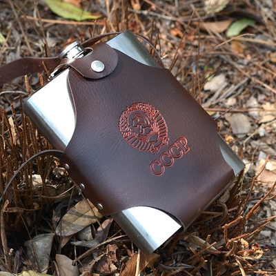 俄罗斯酒壶48盎司酒壶2斤半不锈钢军水壶户外旅行随身便携扁水壶