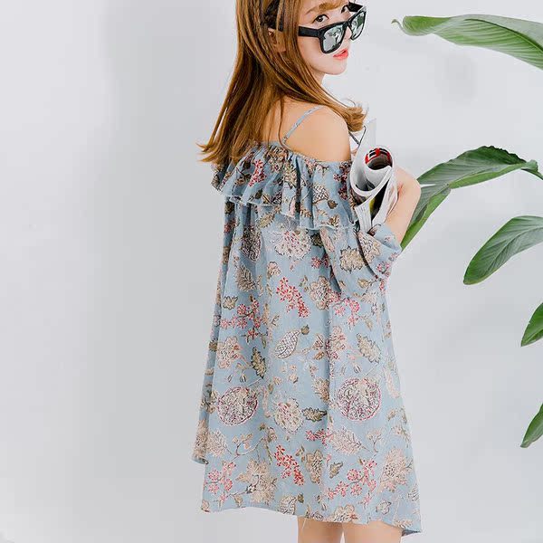 峪momo夏季新款一字领露肩吊带棉麻连衣裙荷叶边碎花短裙沙滩裙