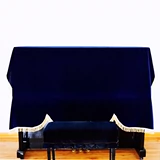 Пиано -пылевой чехол, наполовину покрытый утолщенным бархатом, ткани, фортепианной скамейкой