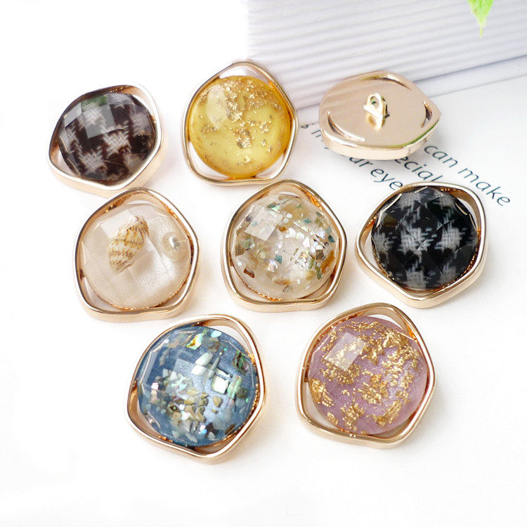 High-end metal irregular shaped buttons, natural shell buttons, children's sweater cardigan buttons, small chanel-style coat accessories