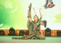 Gói mới trang phục khiêu vũ quân đội nữ đồng phục biểu diễn múa quần áo quân đội ngụy trang màu xanh lá cây - Trang phục váy múa alibaba cho bé