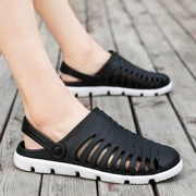 Giày lỗ nam mùa hè dép chống trượt thông thường Giày đế mềm đế mềm đế bệt dép Baotou dép xỏ ngón nam - Giày thể thao / sandles