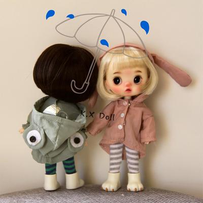 taobao agent K.x doll original price OB11 baby jacket 12 points doll clothes frog raincoat trench coat