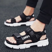 Mùa hè 2019 mới flip-flop một từ kéo phiên bản Hàn Quốc của xu hướng dép nam đi biển thông thường - Giày thể thao / sandles
