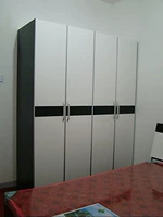 Мебель для Тяньцзина Простая защита окружающей среды Черно -белая четырехлушная шкафная спальня мебель домашней мебель может быть настроена для бесплатной установки