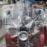 Thiết kế có thể gập lại kính chắn gió trong suốt đục lỗ xe nam chống mưa chéo trước cản trước xe máy có thể nhìn thấy - Kính chắn gió trước xe gắn máy