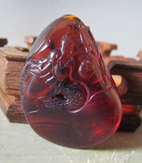 Украшения на шею 古董 古玩收藏 精雕血珀龙