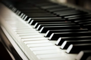 Nhật Bản Được sử dụng ban đầu Piano Yamaha YAMAMA UX5 Chơi Piano dọc Piano chuyên nghiệp - dương cầm