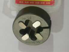 Набор метчиков и плашек t型钨钢板牙t10*2